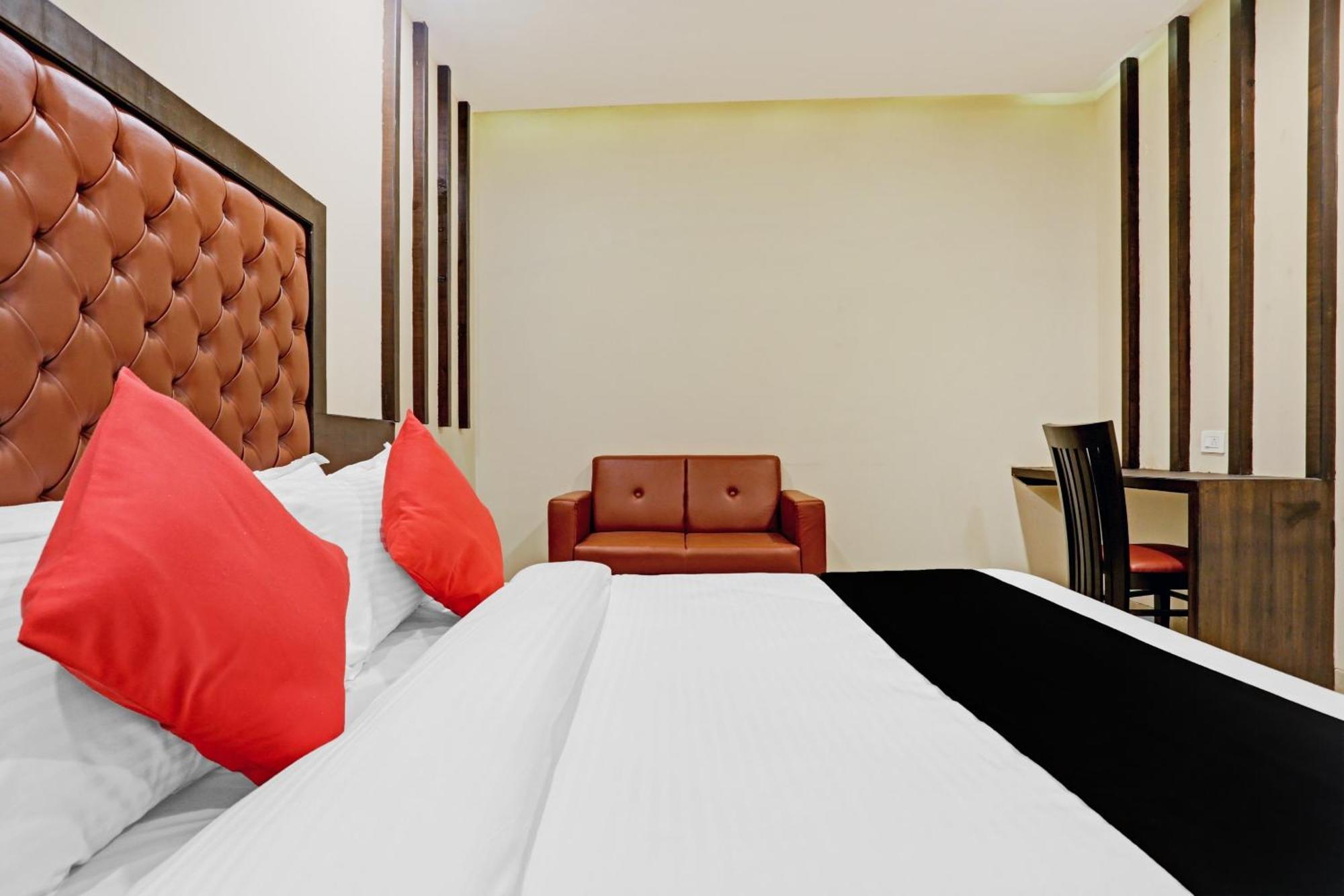 Capital O 80951 Hotel Vertigo Suite Mumbai Dış mekan fotoğraf